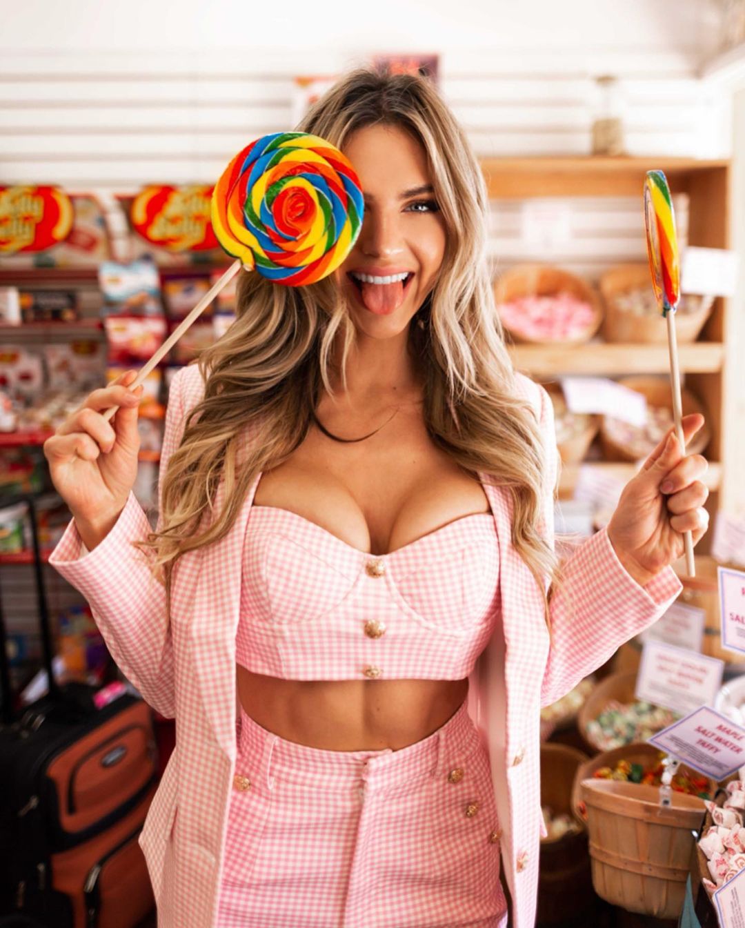 Sweet tooth What is your favorite candy • • • Sweet tooth What is your favorite candy?! •••••: